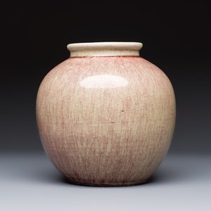 A Chinese peachbloom-glazed globular vase, 19th C. — photo 3
