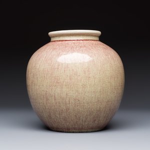 A Chinese peachbloom-glazed globular vase, 19th C. — photo 4