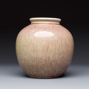 A Chinese peachbloom-glazed globular vase, 19th C. — photo 5
