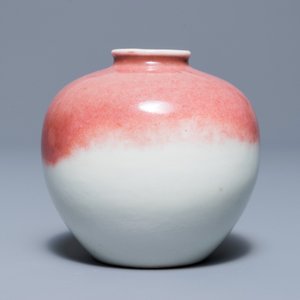 A Chinese peachbloom-glazed globular vase on stand, 19/20th C. — 照片 5