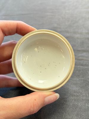 A Chinese peachbloom-glazed ink paste box and cover, Kangxi mark and of the period — photo 3
