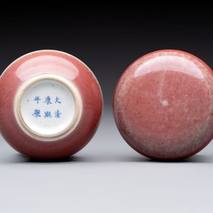 A Chinese peachbloom-glazed ink paste box and cover, Kangxi mark and of the period — photo 6