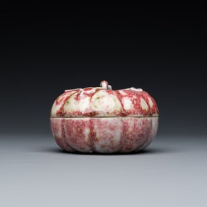 A Chinese peachbloom-glazed pumpkin-shaped box and cover, 19th C. — photo 3