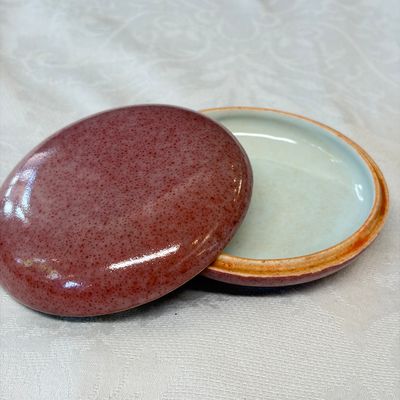 A Chinese peachbloom-glazed seal paste box — photo 2