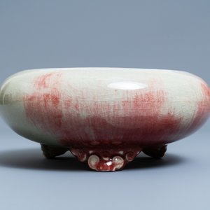 A Chinese peachbloom-glazed tripod censer, 18/19th C. — 照片 2