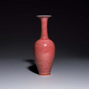 A Chinese peachbloom-glazed vase, 21st C. — photo 1