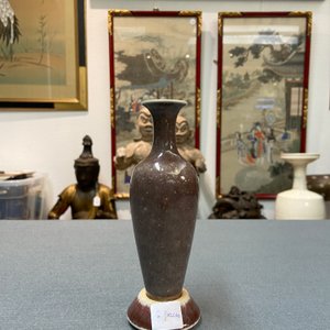 A Chinese peachbloom-glazed vase on stand, Kangxi mark, 19/20th C. — 照片 24