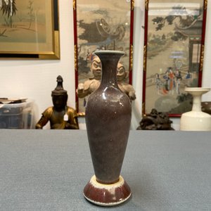 A Chinese peachbloom-glazed vase on stand, Kangxi mark, 19/20th C. — 照片 25
