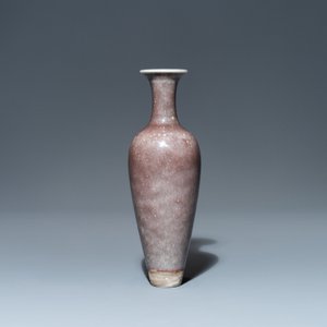 A Chinese peachbloom-glazed vase on stand, Kangxi mark, 19/20th C. — 照片 6