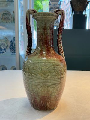 A Chinese peachbloom-glazed vase with dragon-form handles, 18th C. — photo 1