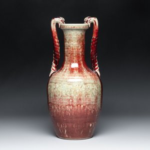 A Chinese peachbloom-glazed vase with dragon-form handles, 18th C. — photo 1