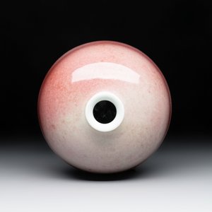 A Chinese peachbloom-glazed water pot or taibaizun, Kangxi mark and of the period — foto 4