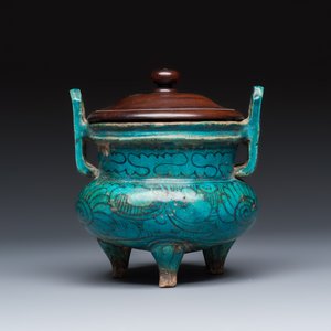 A Chinese peacock-blue-glazed tripod incense burner with wooden cover — photo 2