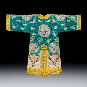 A Chinese peacock-green and yellow-ground silk embroidered 'Dragons' Peking opera robe — photo 2