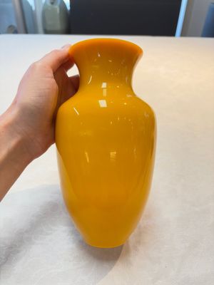 A Chinese Peking yellow glass vase on wooden stand, 19th C. — photo 2