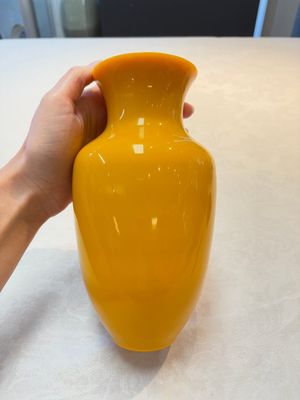 A Chinese Peking yellow glass vase on wooden stand, 19th C. — photo 4