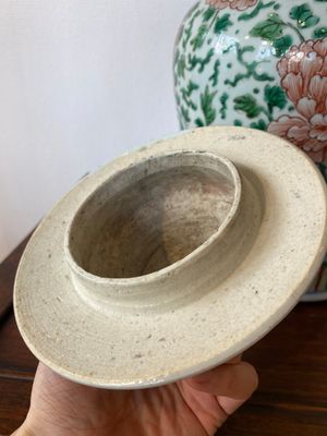 A Chinese 'peony scroll' famille verte vase and cover, Kangxi — 照片 6