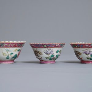 A Chinese Peranakan or Straits market famille rose vase and three bowls, 19th C. — photo 11
