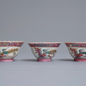 A Chinese Peranakan or Straits market famille rose vase and three bowls, 19th C. — photo 8