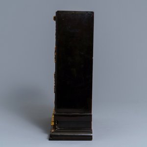 A Chinese Peranakan or Straits market gilded and lacquered altar cabinet, 19th C. — 照片 5