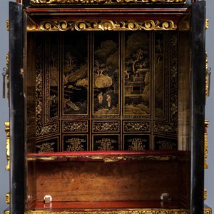 A Chinese Peranakan or Straits market gilded and lacquered altar cabinet, 19th C. — 照片 8