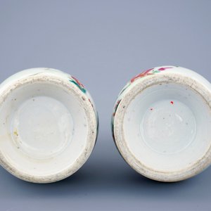 A Chinese pewter-mounted famille rose cruet set, Qianlong, 18th C. — 照片 8