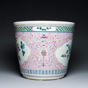 A Chinese pink-ground famille rose jardinière, 19th C. — 照片 3