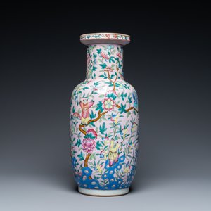 A Chinese pink-ground famille rose rouleau vase, 19th C. — 照片 3