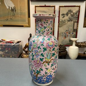 A Chinese pink-ground famille rose rouleau vase, 19th C. — 照片 10