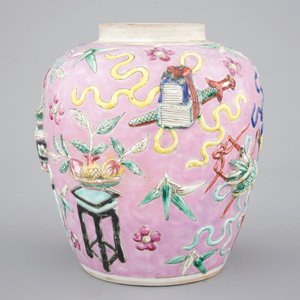 A Chinese pink ground relief-decorated ginger jar, 19th C. — photo 5