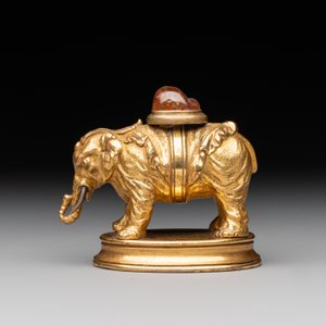 A Chinese pink quartz-inset gilt bronze elephant, 18th C. — photo 2
