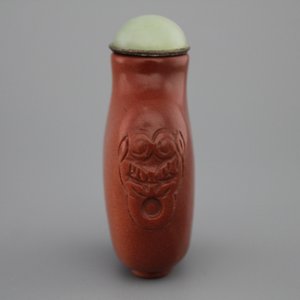A Chinese polished gold stone snuff bottle with celadon jade lid — photo 8