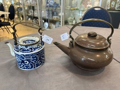 A Chinese polished purple Yixing stoneware covered teapot for the Thai market and a blue and white covered teapot, 19th C. — photo 1
