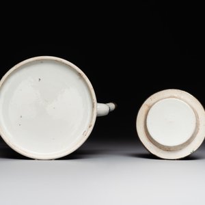 A Chinese polished purple Yixing stoneware covered teapot for the Thai market and a blue and white covered teapot, 19th C. — photo 8