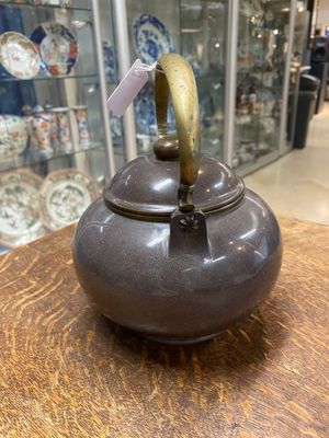 A Chinese polished purple Yixing stoneware teapot and cover for the Thai market, 19th C. — 照片 2