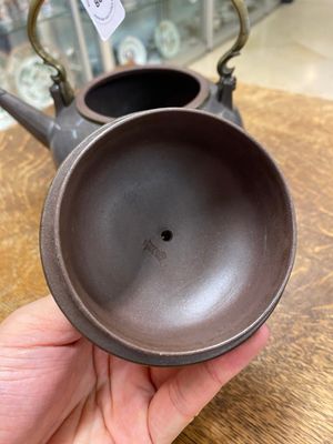 A Chinese polished purple Yixing stoneware teapot and cover for the Thai market, 19th C. — 照片 5