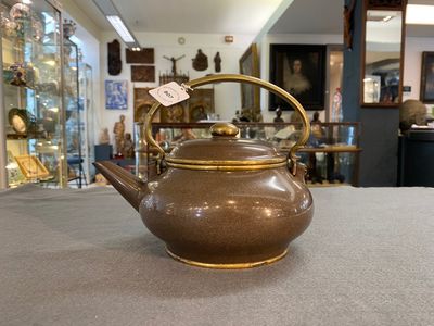 A Chinese polished Yixing stoneware teapot and cover for the Thai market, 19th C. — photo 1
