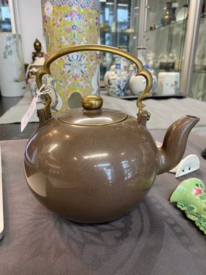 A Chinese polished Yixing stoneware teapot and cover for the Thai market, 19th C. — photo 9