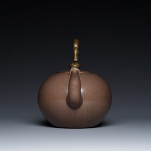 A Chinese polished Yixing stoneware teapot and cover for the Thai market, 19th C. — photo 5
