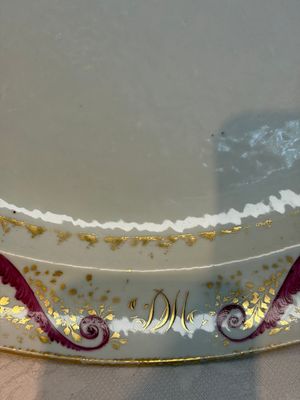 A Chinese polychrome and gilt-decorated armorial dish with the arms of McMahon, Jiaqing, ca. 1810 — photo 6
