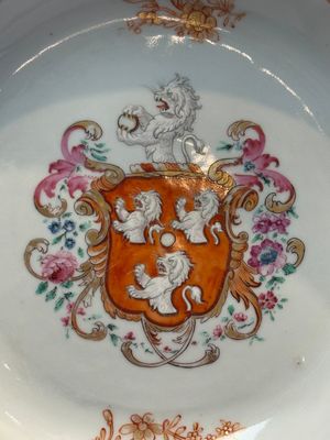 A Chinese polychrome armorial soup plate with the arms of Bennet for the English market, Qianlong, ca. 1765 — 照片 2