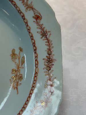 A Chinese polychrome armorial soup plate with the arms of Bennet for the English market, Qianlong, ca. 1765 — 照片 4