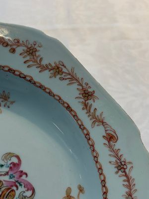 A Chinese polychrome armorial soup plate with the arms of Bennet for the English market, Qianlong, ca. 1765 — 照片 5