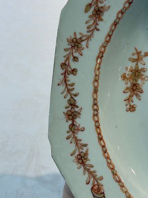 A Chinese polychrome armorial soup plate with the arms of Bennet for the English market, Qianlong, ca. 1765 — 照片 6