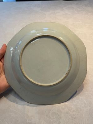 A Chinese polychrome armorial soup plate with the arms of Bennet for the English market, Qianlong, ca. 1765 — 照片 8