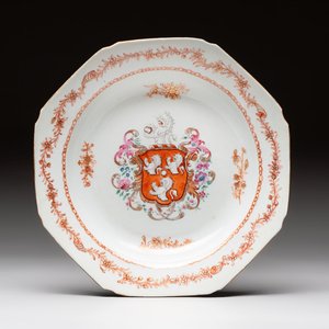 A Chinese polychrome armorial soup plate with the arms of Bennet for the English market, Qianlong, ca. 1765 — 照片 1