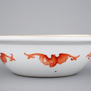 Un bol en porcelaine de Chine polychrome aux papillons et poissons, 19ème — photo 3