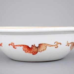 Un bol en porcelaine de Chine polychrome aux papillons et poissons, 19ème — photo 6