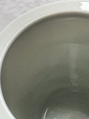 A Chinese polychrome brush pot with a bird standing on rockwork amid waves, Qianlong mark, 20th C. — photo 7