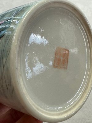 A Chinese polychrome brush pot with a bird standing on rockwork amid waves, Qianlong mark, 20th C. — photo 9